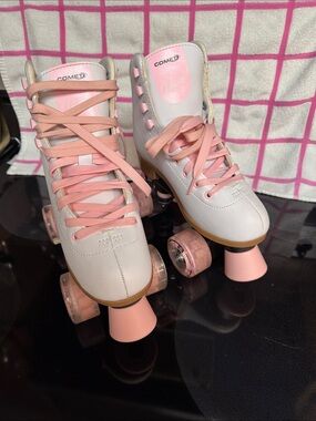 Comet Lighted Wheels Roller Skates by Pacer.  Only worn twice.
